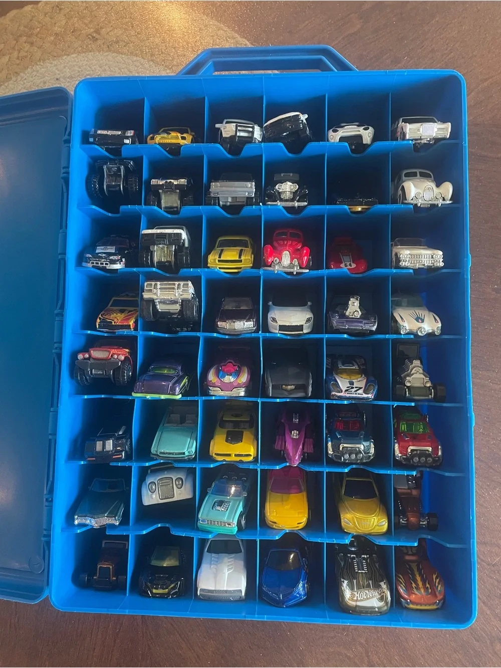 Hot Wheels 2005 48 Car Carrying Case Made In USA + 48 die cast cars & trucks